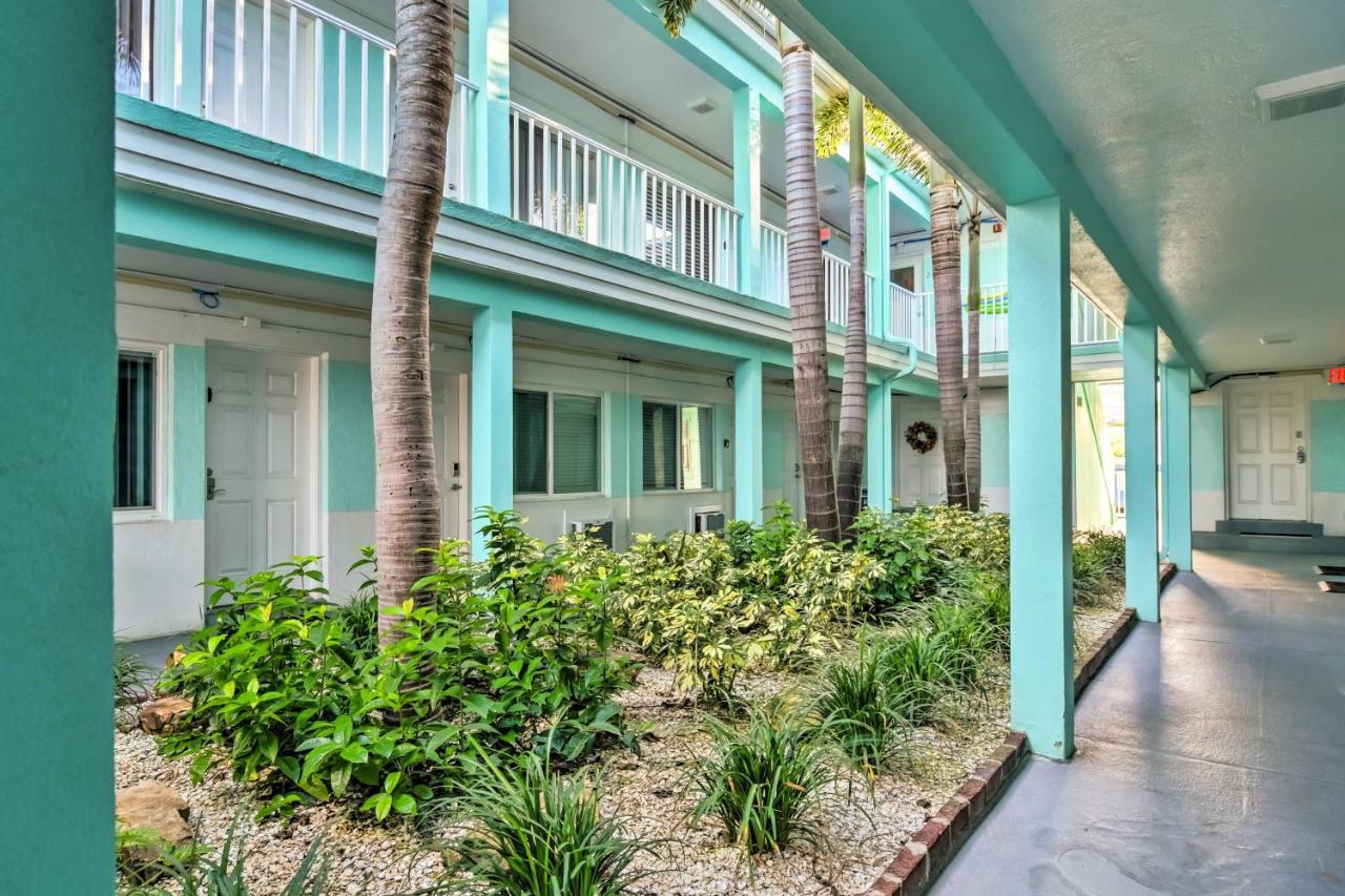 Idyllic Pass-A-Grille Studio - Walk To The Beach! セント・ピート・ビーチ エクステリア 写真